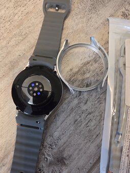 Predam Samsung Galaxy Watch 7 44mm LTE strieborne - 3