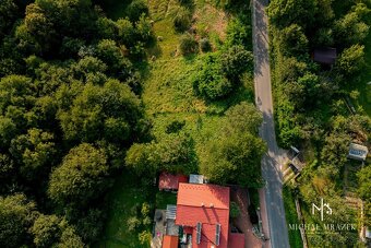 rozlohe 820 m2 v pokojnej časti mesta Nová Baňa. Cena je bez - 3