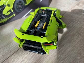 LEGO Technic Lamborghini Huracan Tecnica - 3