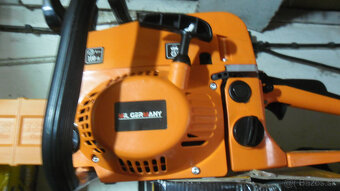 BENZíNOVá MOTOROVá PíLA - 3