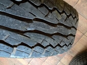 2 ks LETNÉ 245/65 R17 111H FALKEN 5-6 mm r.2021 LEN 25-€/kus - 3