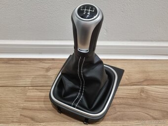 R36 GT kožená radiaca páka s BIELYM / ČERVENYM šitím - 3