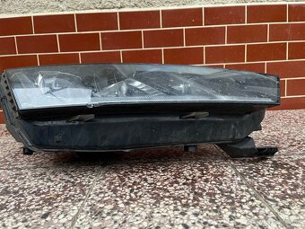 prave svetlo octavia 4 - 3