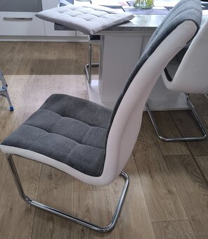 Jedálenský stôl a stoličky - 3