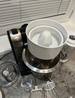 Kuchynský robot Bosch mum48a1/08 600W - 3