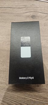 Samsung Z Flip5 - 3