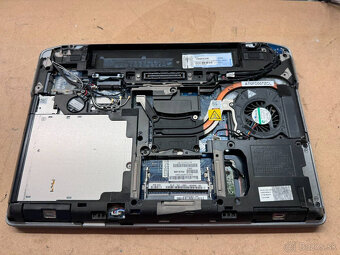 Predám pokazený notebook na náhradné diely zn.Dell e6420. - 3