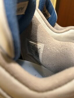 Air Jordan 4 Retro - 3