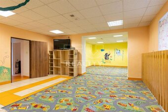 NA PREDAJ RODINNÝ DOM 270m2 V STREDE OBCE TURÁ LÚKA - 3