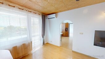 PRIESTRANNÝ 4-izbový byt s dvoma balkónmi Prašice - 3