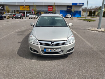 Opel Astra Caravan 1.9 CDTI 88KW 10/2010 - 3