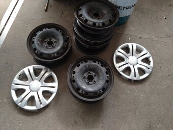 Fabia 15" plechy plus originál puklice - 3
