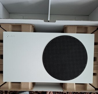 XBOX series S , 512 GB - 3