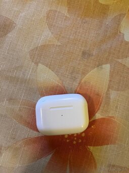 Airpods pro 1st gen - 3
