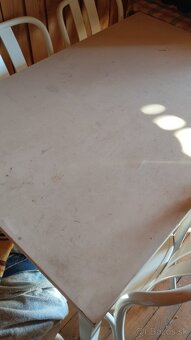 Kuchynský stôl a stoličky - 3