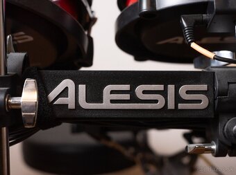 Predám málo používanú biciu súpravu (Alesis Crimson II) - 3