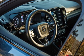 VOLVO XC40 B4 R-DESIGN AWD - 3