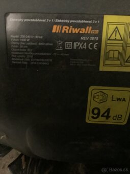 Vertikulátor na trávnik. Rival - 3