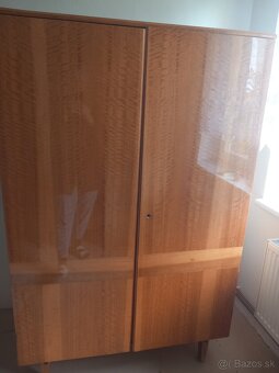 Darujem za odvoz skrine a nočné stolíky - 3