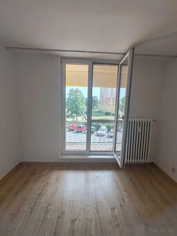 3 - izbový byt s loggiou - sídlisko Západ - ulica Štúrova - 3