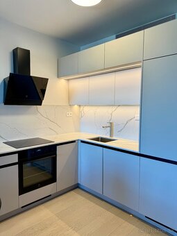 Prenájom 2-izbového bytu v Sky Parku s výhľadom na hrad - 3