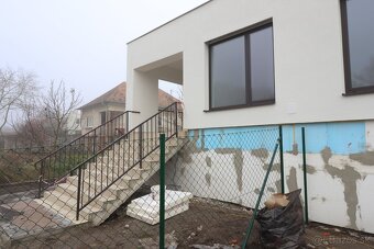 MODERNÝ DVOJDOM V POVODE- VEĽKÝ POZEMOK - 3