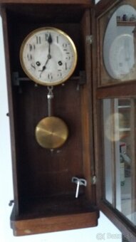 Hodiny drevene-kyvadlove 1935-50 - 3