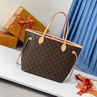 LOUIS VUITTON - 3