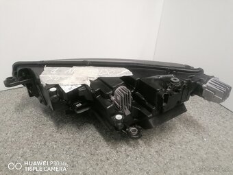 Pravý svetlomet octavia 4 - 3
