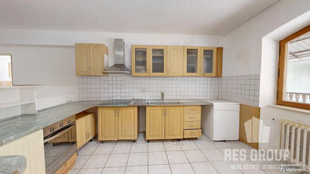 Na predaj, 8i rodinný dom 450 m2, pozemok 900 m2, Trnové, - 3