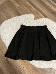 Čierna krátka sukňa - 3