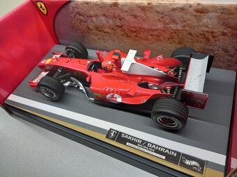 F1 FERRARI F2004 GP BAHRAIN 2004 SCHUMACHER HOTWHEELS 1:18 - 3