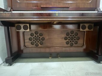 Klavesy Yamaha NP-V60 v starozitnej skrini - 3