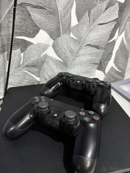 Playstation 4 - 3