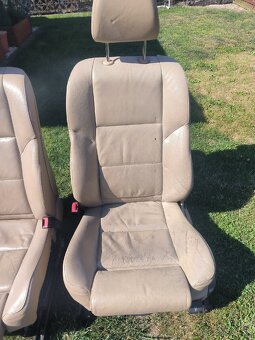 predám sportsize Sedačky v krémovej farbe z E61/E60 - 3