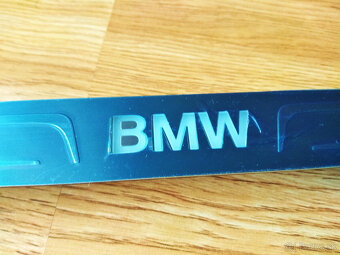 osvetlená nástupná lišta na BMW - 3