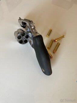 Taurus 605 375magnum - 3