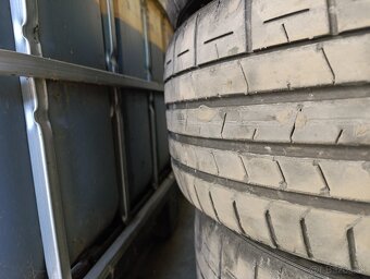 Pneu Pirelli P Zero 235 / 35 R19 - 3