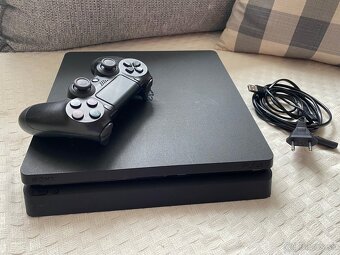 Playstation 4 slim - 3