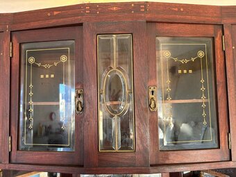 Predám secesny príborník s mramorom - 3