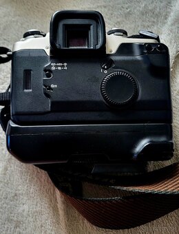 CANON EOS 50 + battery grip - 3