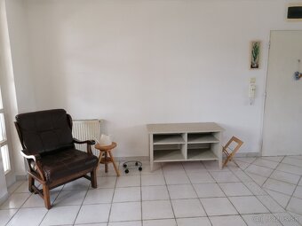 2½ izbový byt s voľnou dispozíciou na Hronskom predmestí - 3