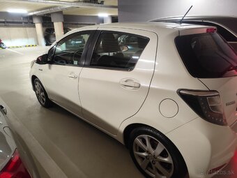 Predám Toyota Yaris 1.5 hybrid CVT automat, full. - 3