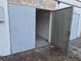 GARÁŽ NA UL.ODBORÁROV V KN. - 3