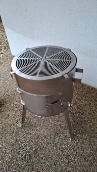 Nerezová kotlina s roštom. - 3