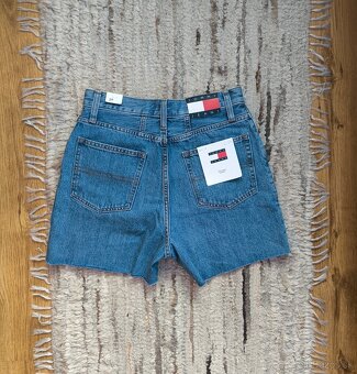 Dámske šortky Tommy Jeans , veľ. M - 3