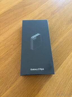 Samsung Galaxy Z Flip6 12GB / 256GB - 3