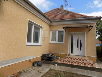 Na predaj 3 izb tehlový dom v centre obce Strekov pri Štúrov - 3