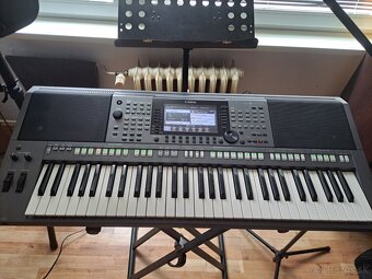 Predám Klávesy Yamaha psr- S770 - 3