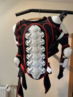 Predám vestu s chráničmi - 3